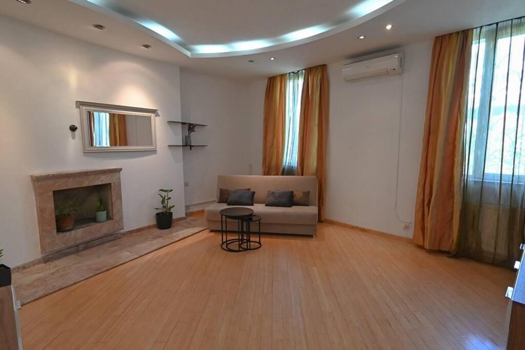 Classic Apt. On Liberty Square Tiflis Exterior foto